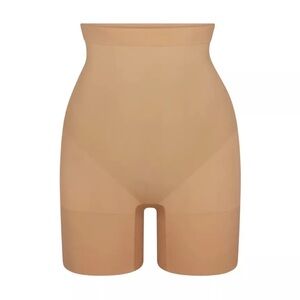 NWT SKIMS HIGH WAISTED EVERYDAY SCULPT SHORT OCHRE MEDIUM